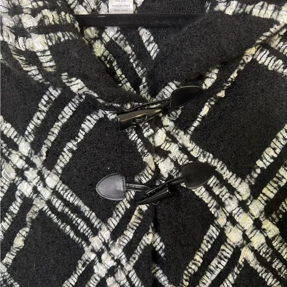 Marcus Adler New York Shawl Wrap Scarf Soft Woven Fringe Black White One Size - Picture 4 of 8